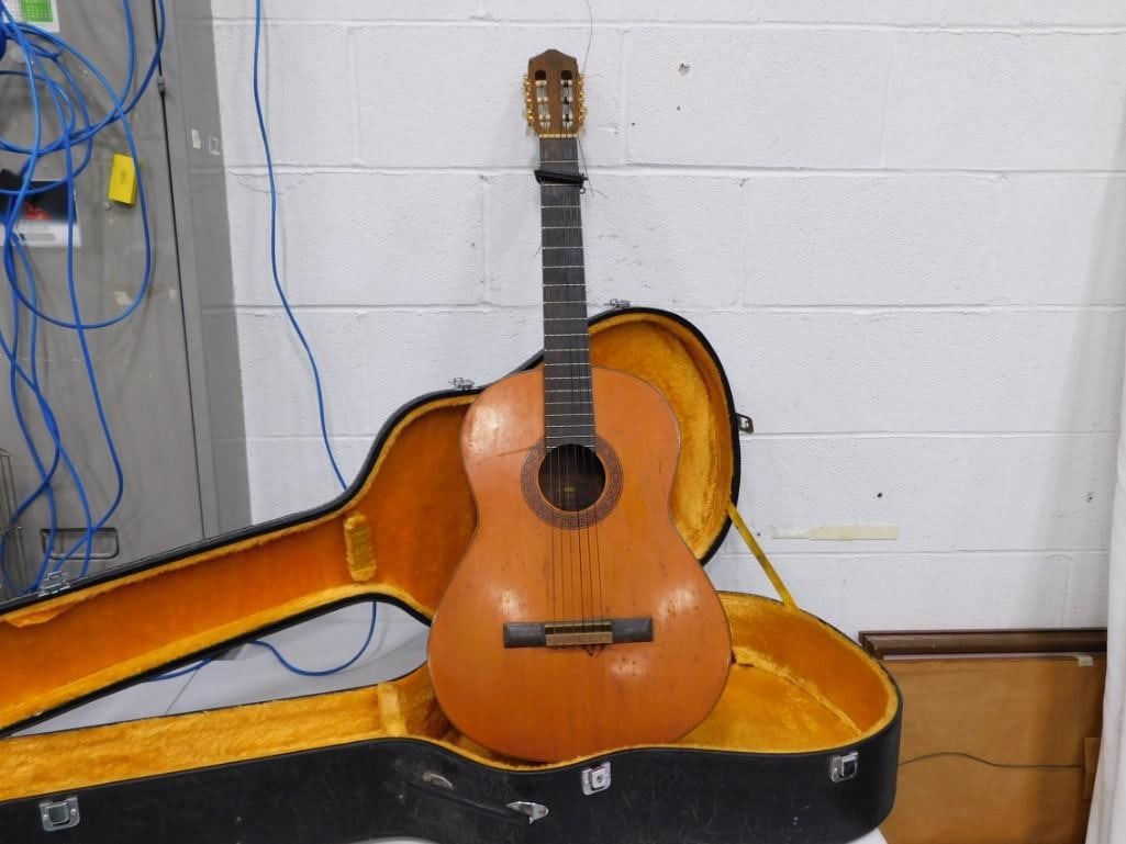 Yamaha G-170a Classical Guitar with Nylon Strings and Hard Case (1 of 7)