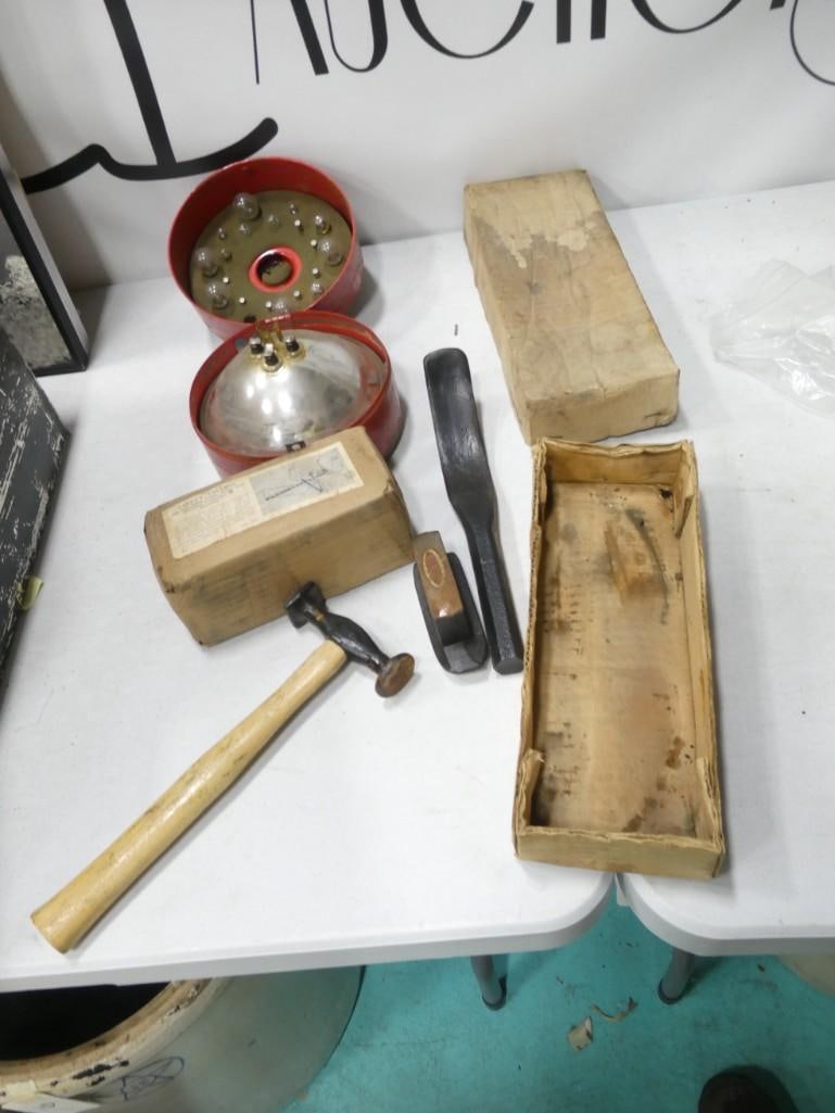 Misc. tool lot including some kind of light  bulb thing, Metal tools, etc. (1 of 7)