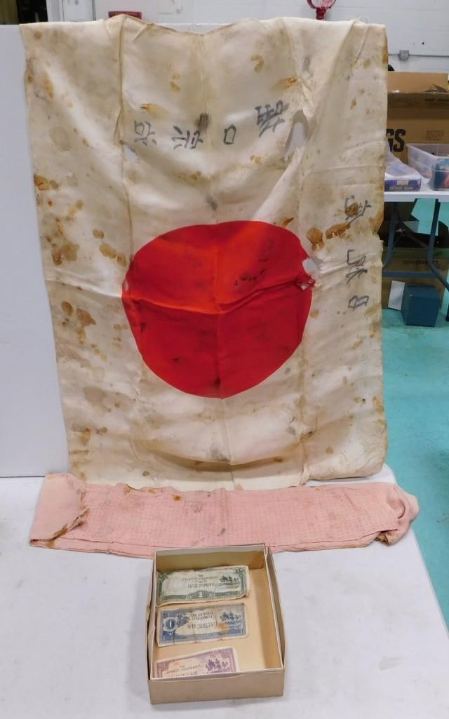 Japanese World War 2 Lot including Sennibari "Thousand stitch belt" Soldier's Japanese Flag, Currenc (1 of 5)