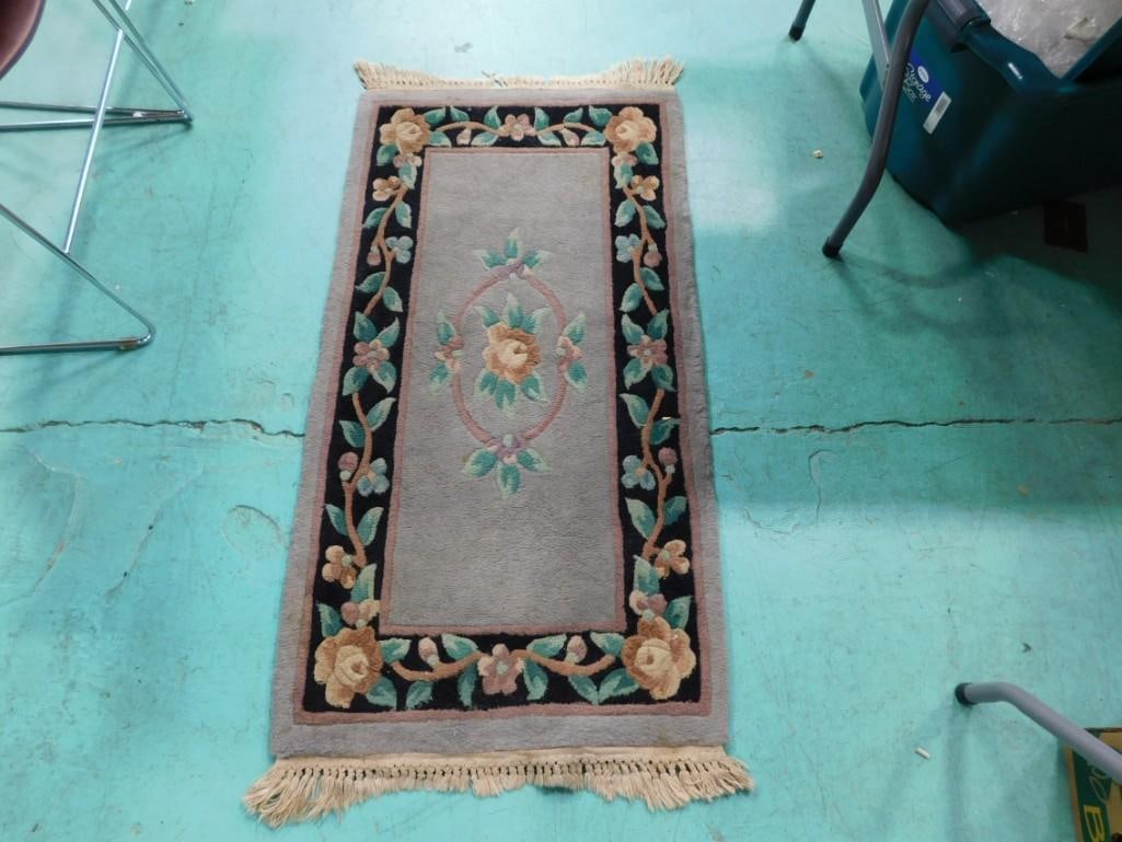Woven Floral Design Throw Rug - measures roughly 24x48": Woven Floral Design Throw Rug - measures roughly 24x48"