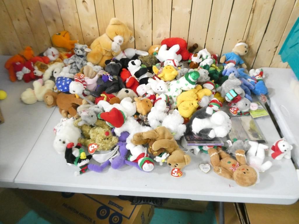 Huge Bin full of Plush including Beanie Babies: Huge Bin full of Plush including Beanie Babies