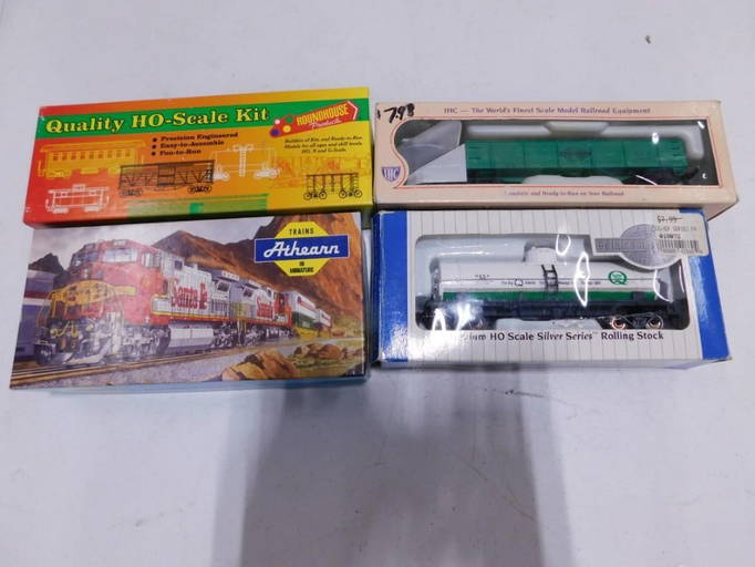 2 Ho Scale Model Railroad Train Cars And 2 Ho Scale Train Car Kits