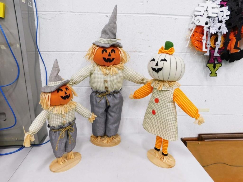 3 Halloween Scarecrow Decorations: 3 Halloween Scarecrow Decorations
