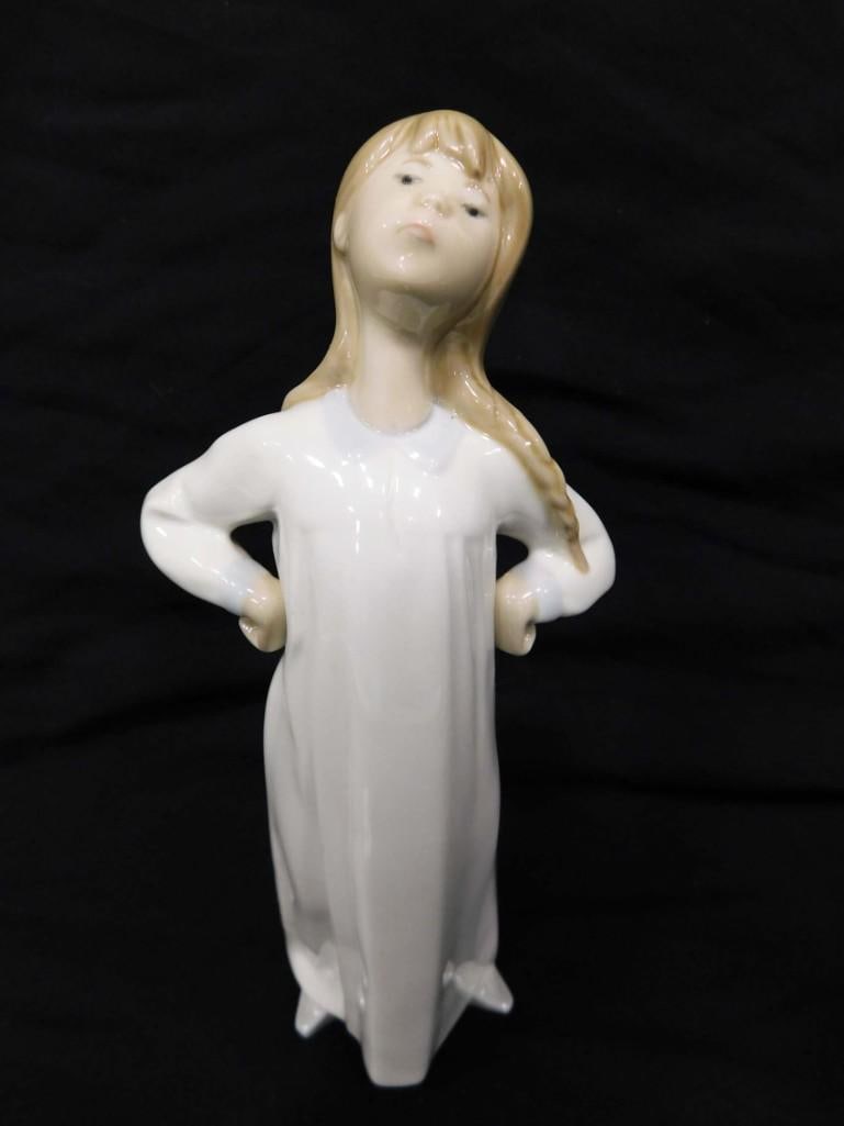 Retired Lladro Girl with Hands on Hips 4872 Porcelain Figurine (1 of 6)