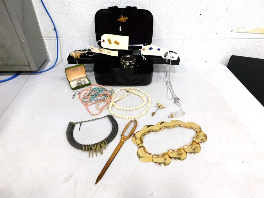 Lot of Costume Jewelry: Lot of Costume Jewelry and a Plastic Jewelry Box