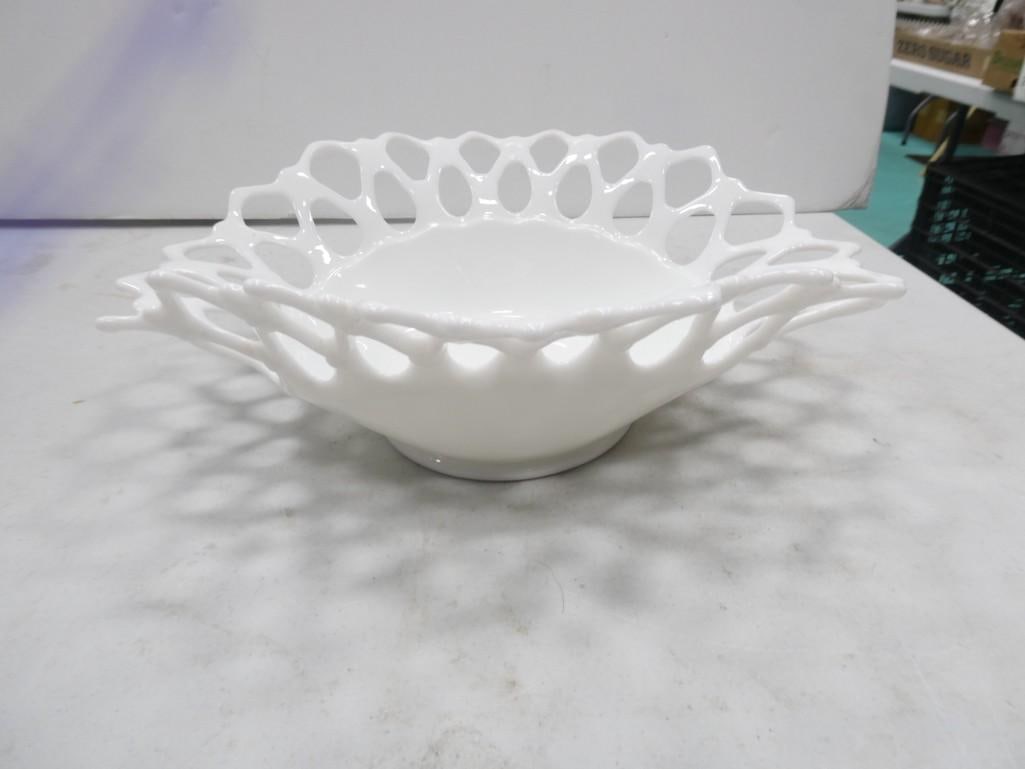 1960's Westmoreland Doric Lace Pattern Milk Glass Bowl (1 of 3)