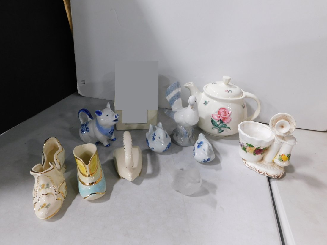 Collectibles lot including Ceramic figurines, etc. (1 of 4)