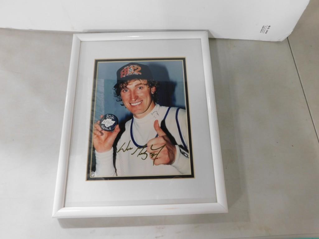 Wayne Gretzky Signed Photo - No COA - Measures roughly 12x15" (1 of 4)