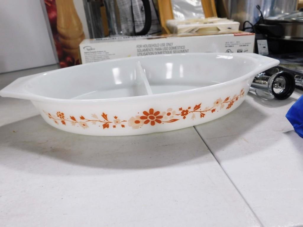 Vintage Pyrex Orange Floral Divided Dish Fall 1965 (1 of 3)