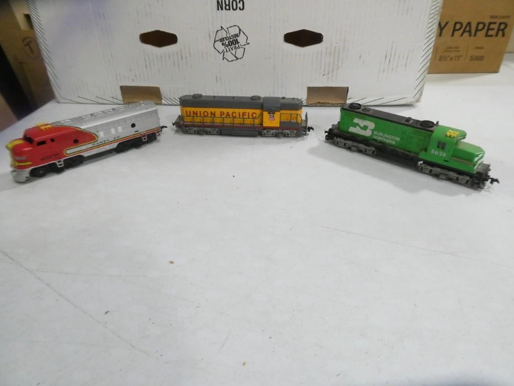 3 HO Scale Trains Engines including Santa Fe Union Pacific, Burlington Northern (1 of 6)