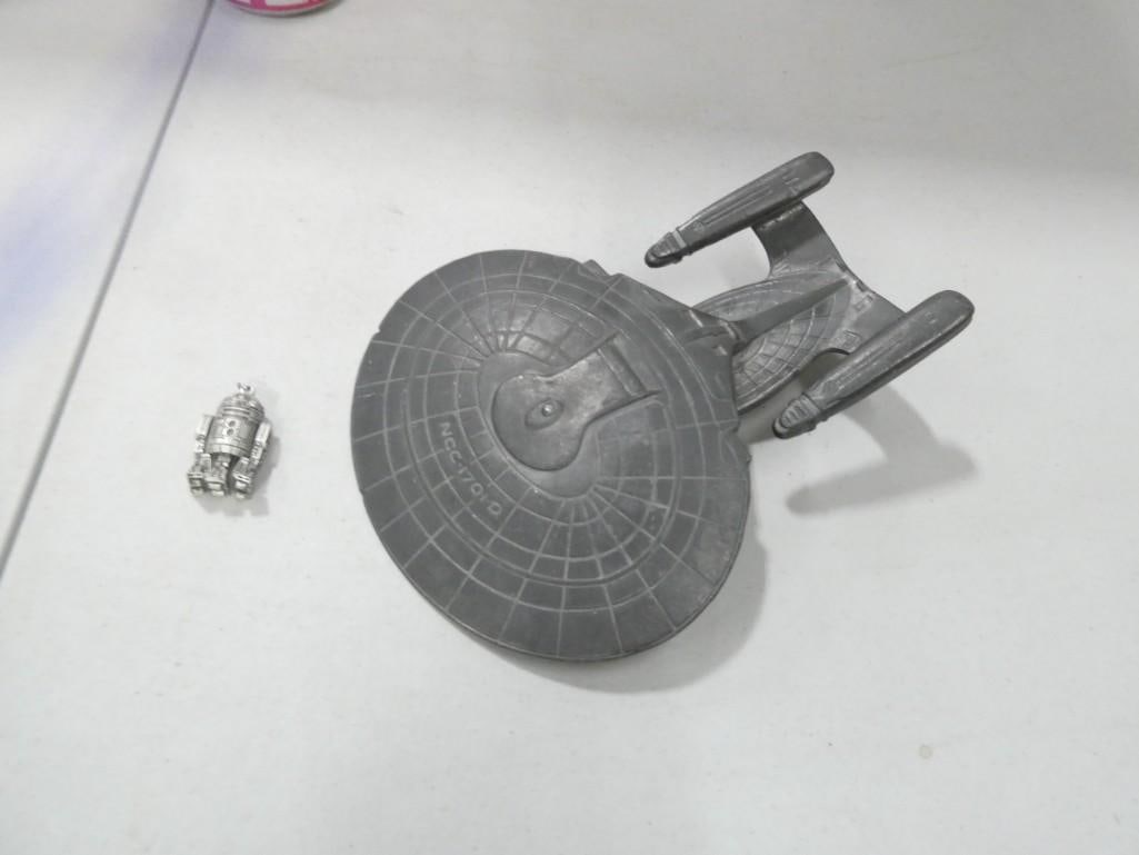 Pewter Star Trek USS Enterprise NCC-1701D and mini R2D2 Key Chain: Pewter Star Trek USS Enterprise NCC-1701D and mini Star Wars R2D2 Key Chain