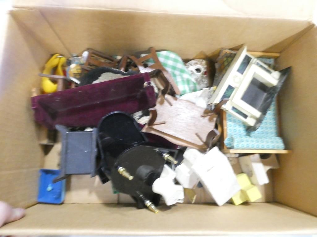 Large Lot of assorted Doll Furniture / Accessories, etc. (1 of 8)