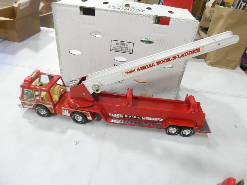 1980's Nylint Hook / Ladder Pressed Steel Fire Truck (1 of 9)