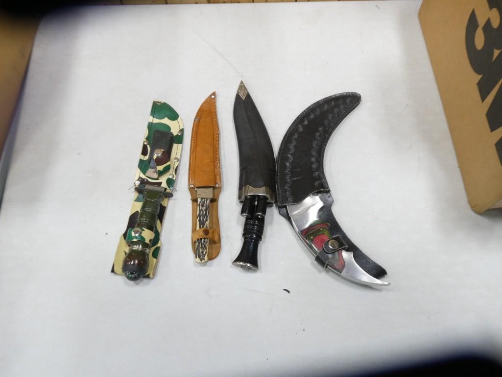 4 Knives with Sheaths (1 of 8)