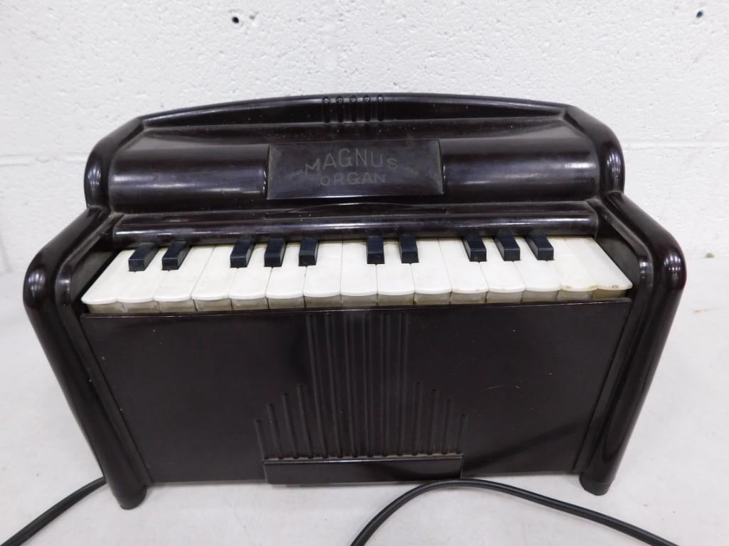 Vintage Magnus Bakelite Organ Works (1 of 6)