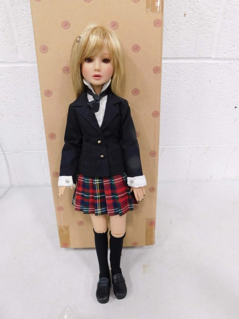 Ashton Drake Delilah Noir Class Act 16" BJD Fashion Doll: Delilah Noir is a 16", ball jointed, posable vinyl doll. She has blond hair, brown eyes, is clean and in excellent condition with original outfit. No box or papers.