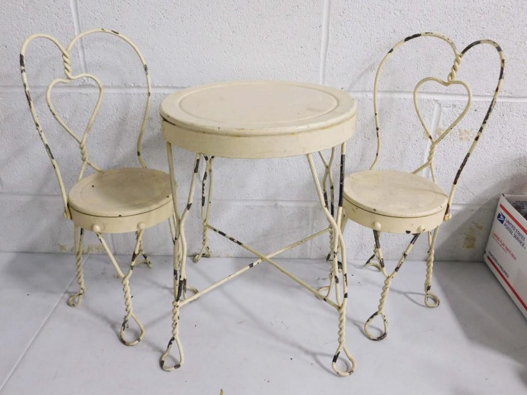 Vintage Doll Furniture Ice Cream Parlor Table and 2 Chairs (1 of 1)