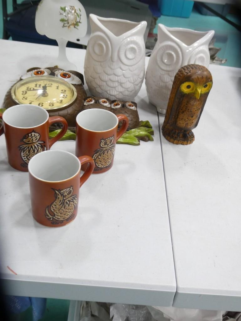 Owl Lot incl Vintage Owl Clock, Owl Figure. Planters, Mugs, and a Small Fairy Lamp (1 of 5)