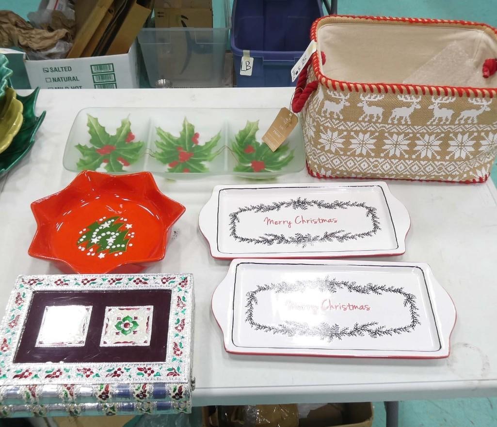 Christmas Lot incl Trays, Serving Dishes, Carrying Basket, etc (1 of 5)