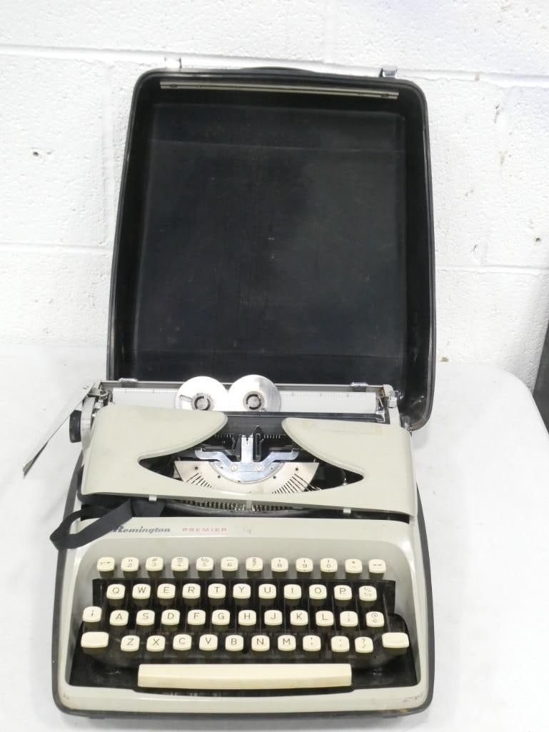 Remington Premier Portable Manual Typewriter with Case (1 of 3)