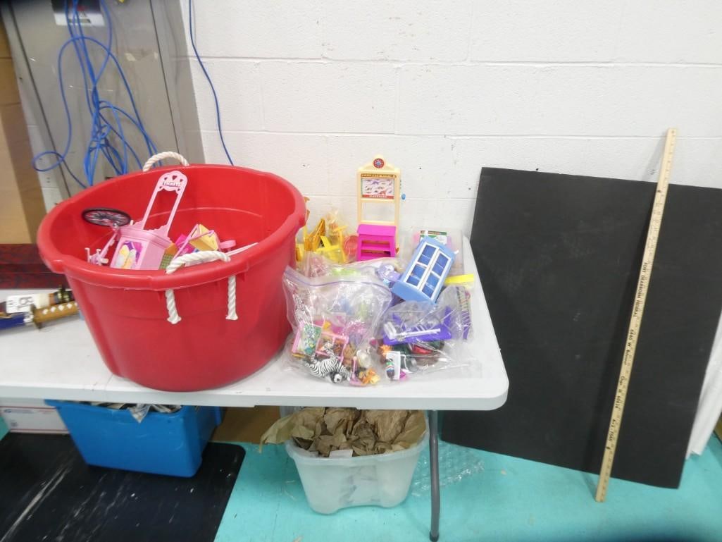 Small Toys, Dollhouse Furniture, Dollhouse Accessories, etc (1 of 8)