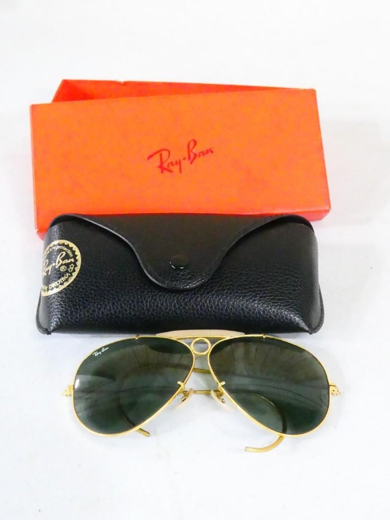 Pair of Ray Ban Aviator Sunglasses with case (1 of 4)