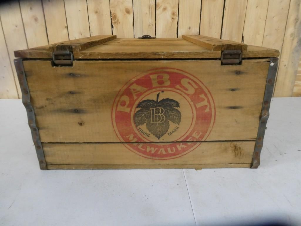 Vintage Pabst Brewing Company Wooden Crate: Vintage Pabst Brewing Company Wooden Crate