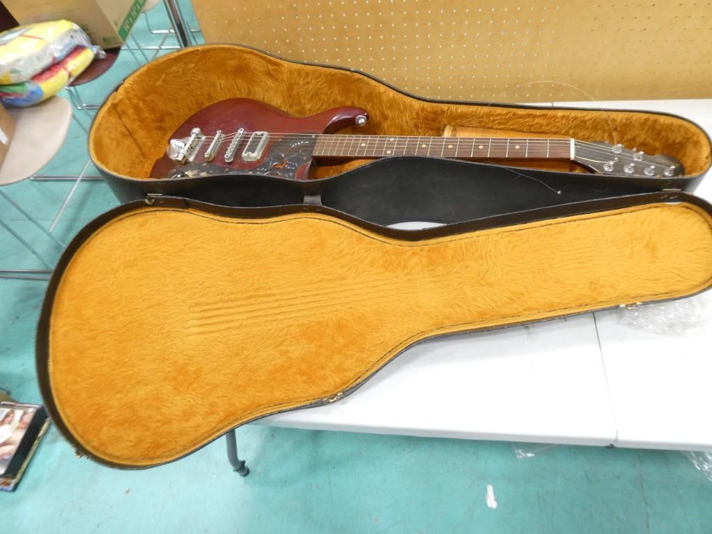 Gretsch Electric Guitar with Case (1 of 9)