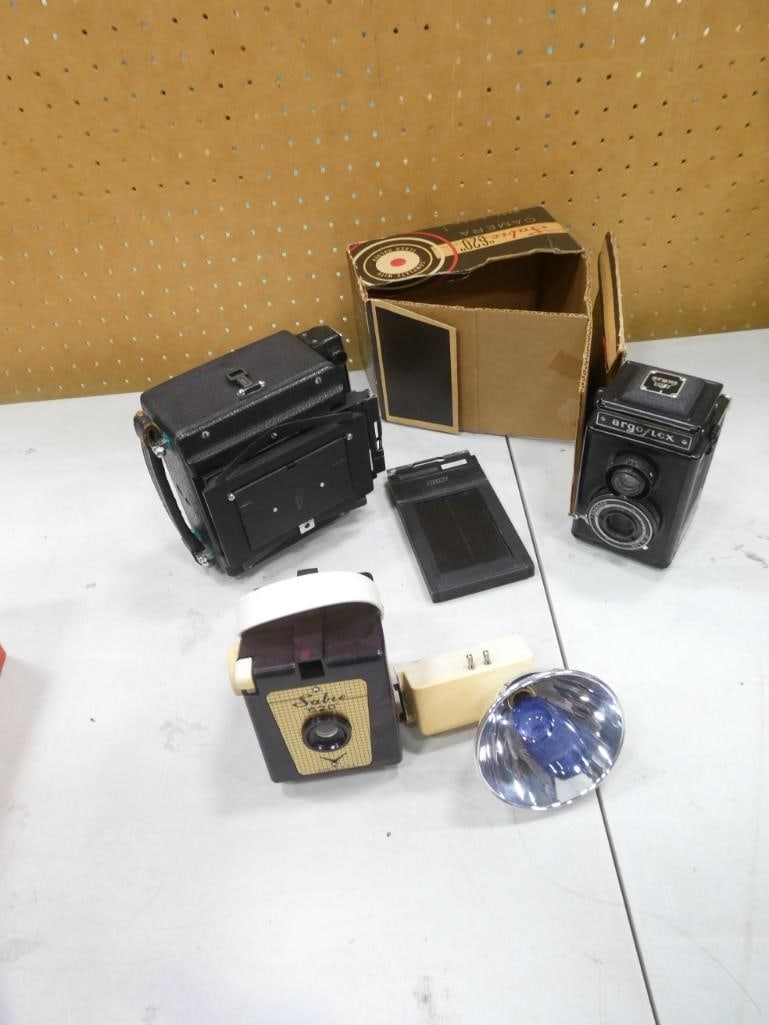 3 Vintage Cameras incl Sabre 620 w Original Box, Argus Argoflex, Busch Pressman (1 of 8)