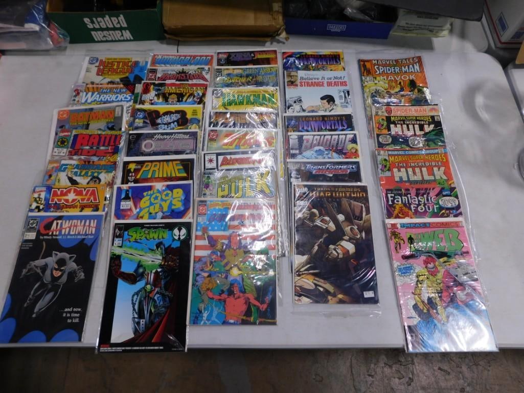 Lot of assorted Comic Books including Justice League, Nova, Cat Woman, Spawn, Hulk, Spider-Man (1 of 6)