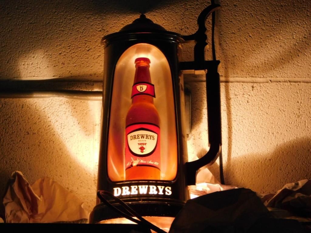 Drewrys Beer Lighted Sign Works (1 of 4)