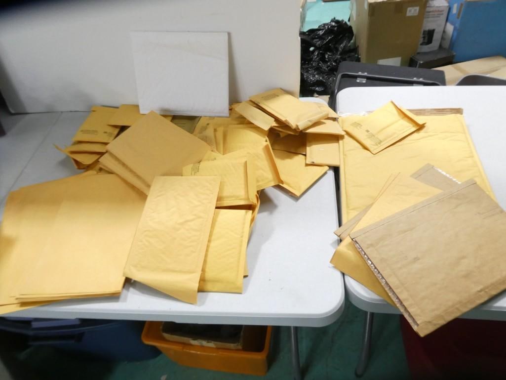Lot of Asst Mailing Envelopes incl Padded, etc Unused: Lot of Asstorted Mailing Envelopes incl Padded, etc Unused . Various sizes.