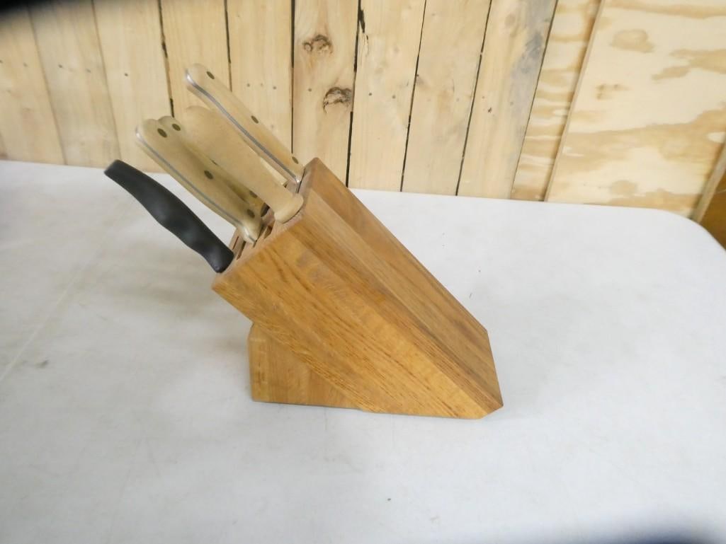 Kitchen Knives in a Knife Block: Kitchen Knives in a Knife Block . Includes Brownstone Cutlery