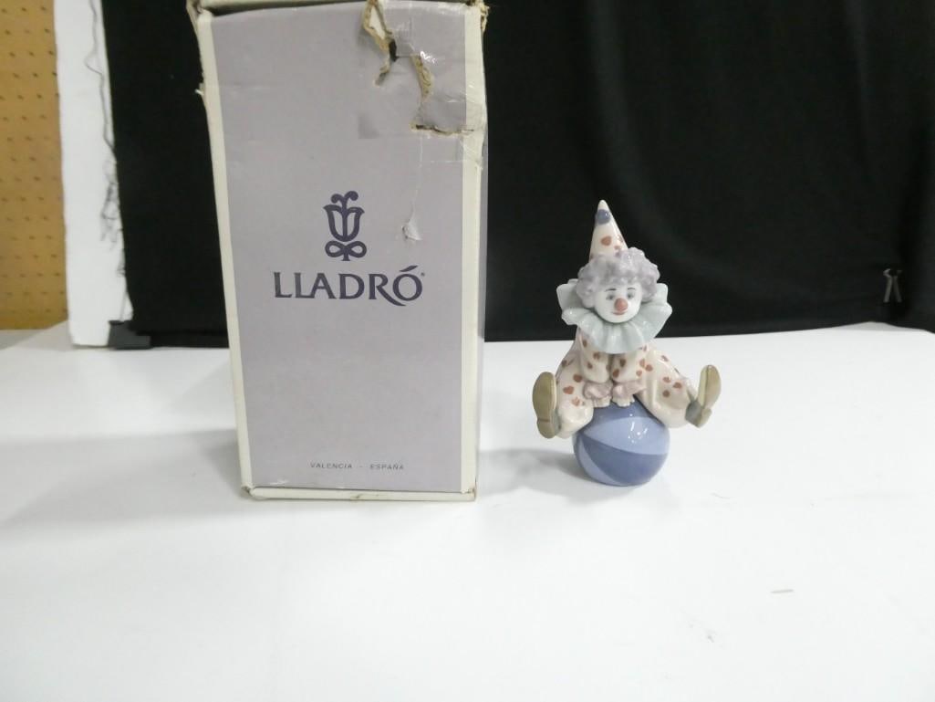 Lladro Figurine with box 05813 Clown Having a ball: Lladro Figurine with box 05813 Clown Having a ball