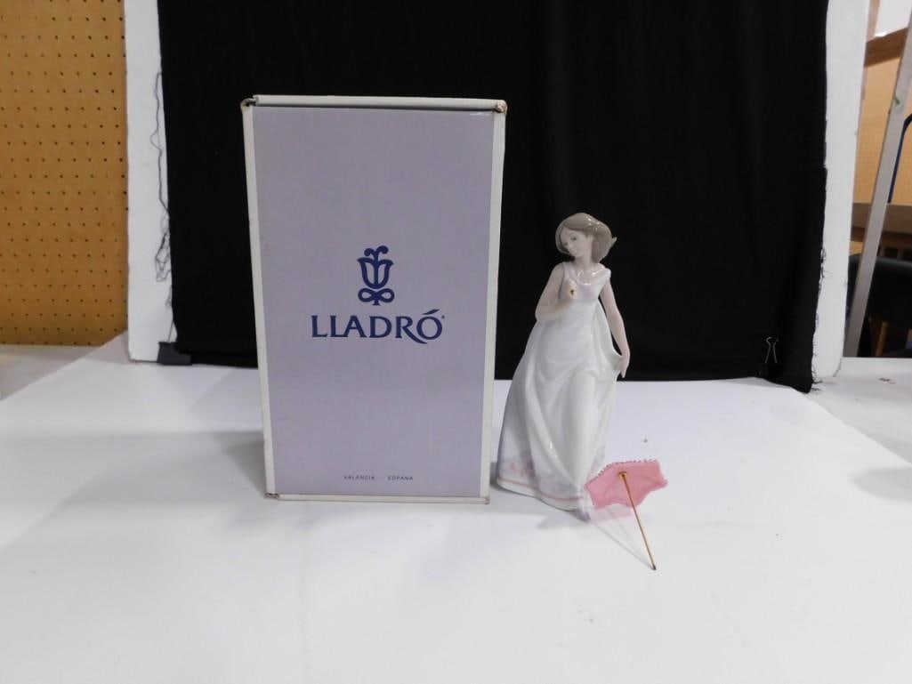 Lladro Figurine with Box 07636 Afternoon Promenade Lady with Umbrella: Lladro Figurine with Box 07636 Afternoon Promenade Lady with Umbrella