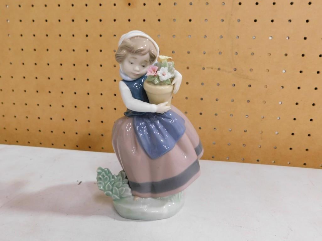 Lladro 5223 Spring is Here Porcelain Figurine NO BOX: Lladro 5223 Spring is Here Porcelain Figurine NO BOX