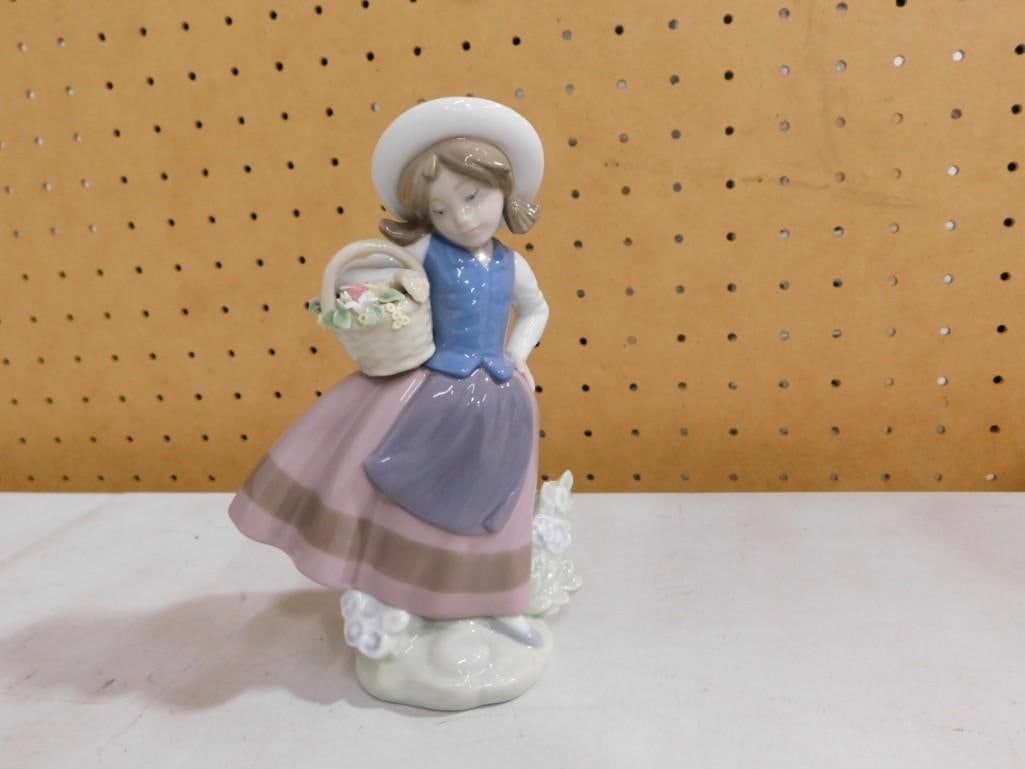 Retired Lladro 5221 Sweet Scent Porcelain Figurine NO BOX (1 of 4)