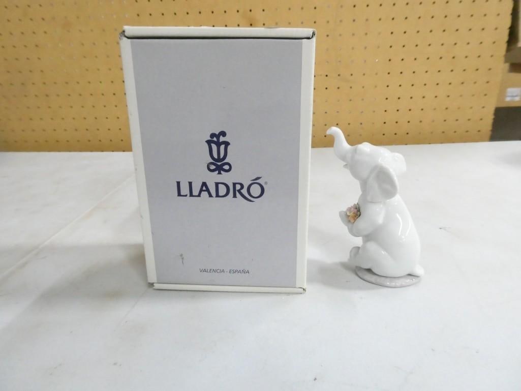 Lladro 6462 Lucky in Love Elephant Figurine with Original Box: Lladro 6462 Lucky in Love Elephant Figurine with Original Box