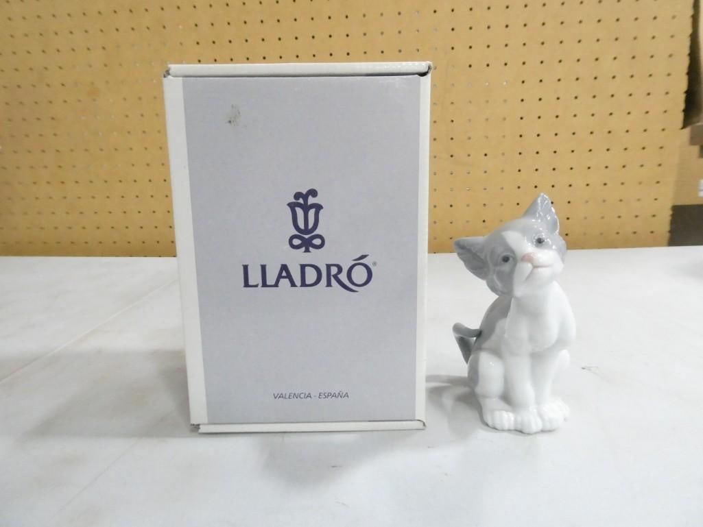 Lladro 5113 Figurine Cat Gatito Expectante in Original Box: Lladro 5113 Figurine Cat Gatito Expectante in Original Box