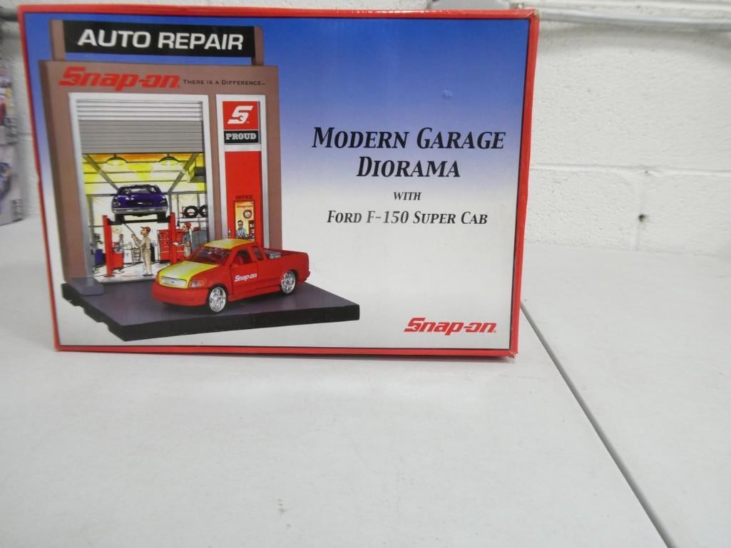 Snap-On Modern Garage Diorama with Ford F-150 Super Cab Truck Model: Snap-On Modern Garage Diorama with Ford F-150 Super Cab Truck Model