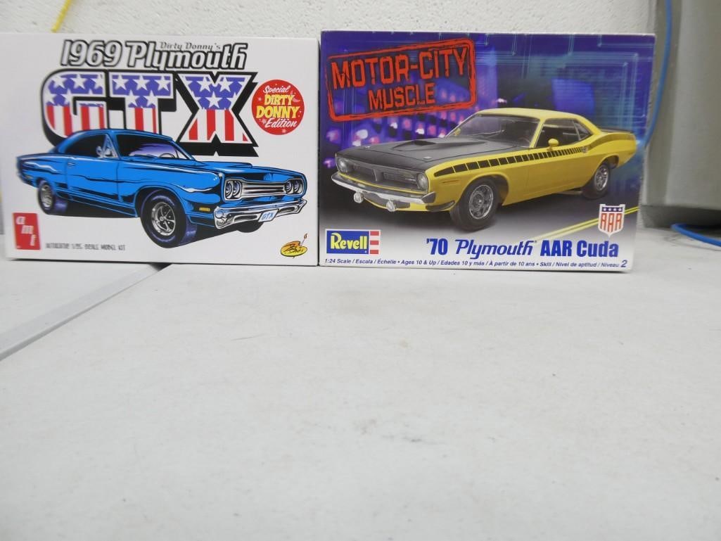 2 Model Car Kits incl Revell Motor City Muscle '70 Plymouth AAR Cuda and Dirty Donny Edition 1969 (1 of 3)