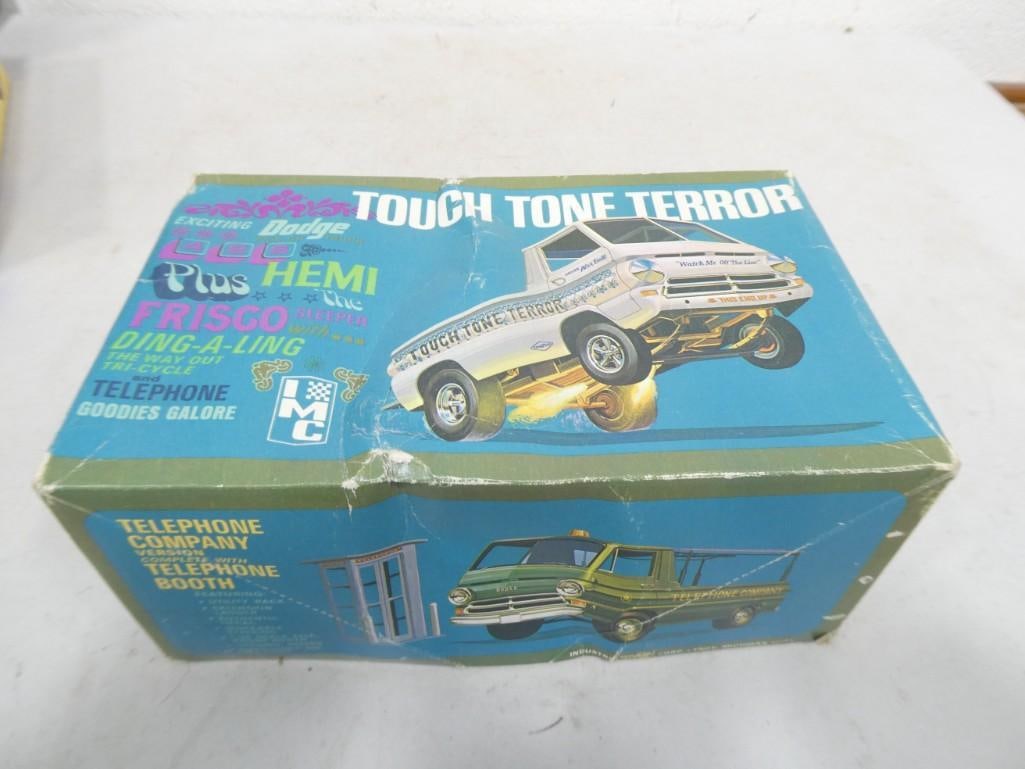 IMC Touch Tone Terror Model Truck and Telephone Booth Kit in Original Box: IMC Touch Tone Terror Model Truck and Telephone Booth Kit in Original Box but box has age wear. Includes everything that you see in the pictures. This is partially built. If you have questions, please