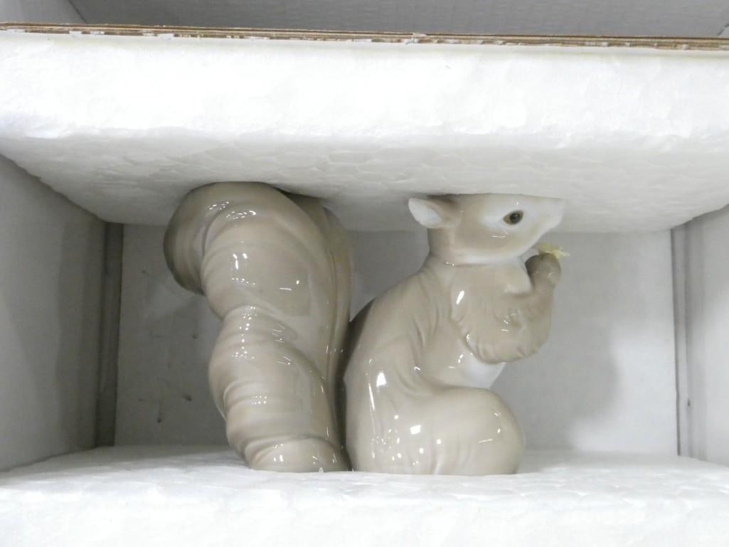 Lladro Figurine Squirrel with Box 06410 Would you be Mine?: Lladro Figurine Squirrel with Box 06410 Would you be Mine?