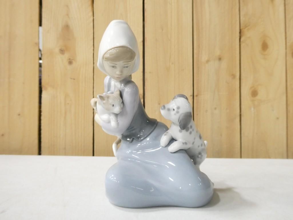 Lladro Figurine Girl With Cat And Dog #5032