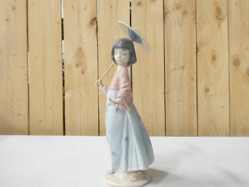 Lladro 06156 Figurine - Asian Love - Girl with Umbrella: Lladro 06156 Figurine - Asian Love - Girl with Umbrella