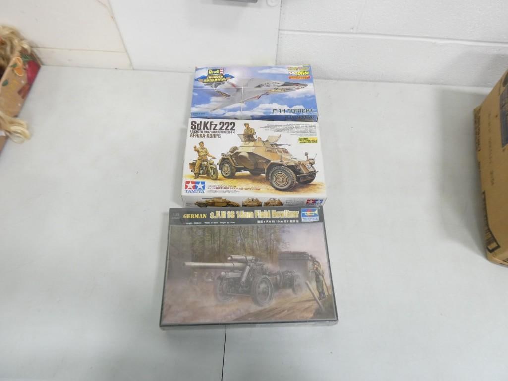 3 Model Kits Revell F-14 Tomcat, Tamiya Sd.Kfz.222 German Armored Car, s.F.H 18 Field Howizer Trumpe (1 of 3)