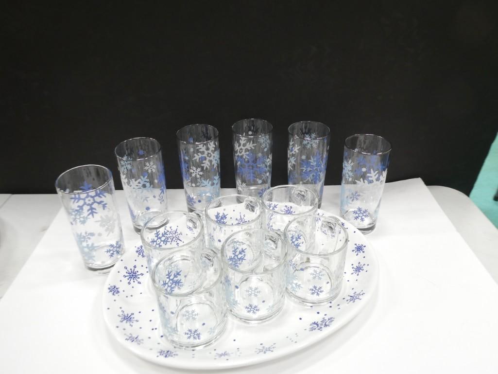 13 pc Winter Service Set incl Anchor Platter "Snowflake" , Snowflake Glasses, Libbey Mugs (1 of 9)