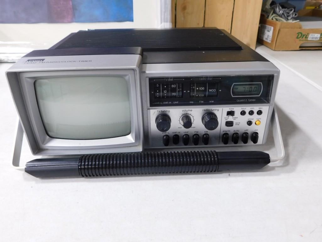Vintage Montgomery Ward TV AM FM Radio Clock Timer (1 of 6)