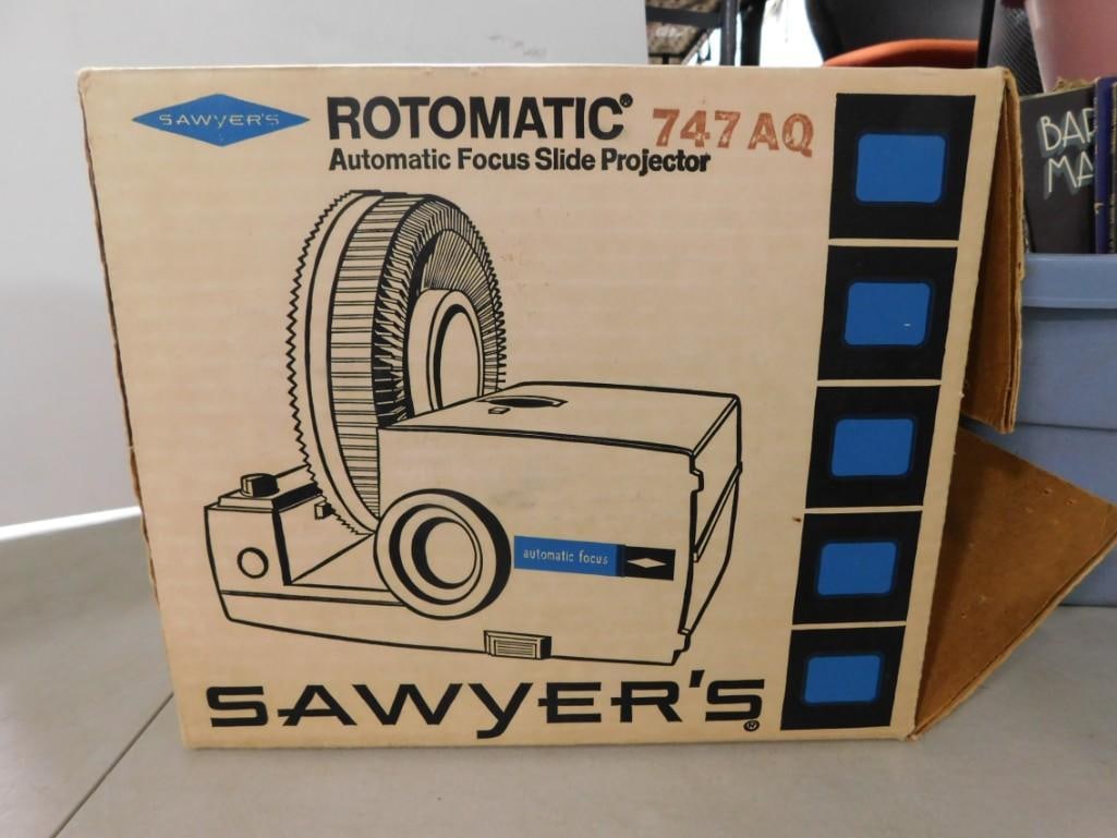 Sawyer's Rotomatic 747AQ Automatic Focus Slide Projector in Original Box (1 of 2)