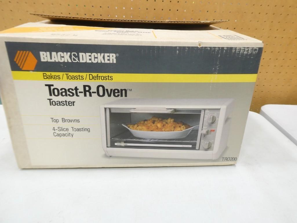 Black & Decker Toast-R-Oven Toaster Oven: Black & Decker Toast-R-Oven Toaster Oven Condition: it's in the original box but it has been used. It is untested.